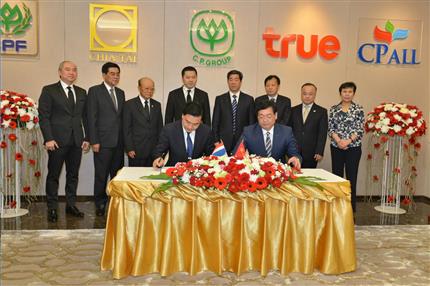 Chen Run’er met with Thai Deputy Prime Minister SomkidJatusripitak and witnessed the signing between HNCA and CP Group，Thai Smile Airways and Nok Airlines